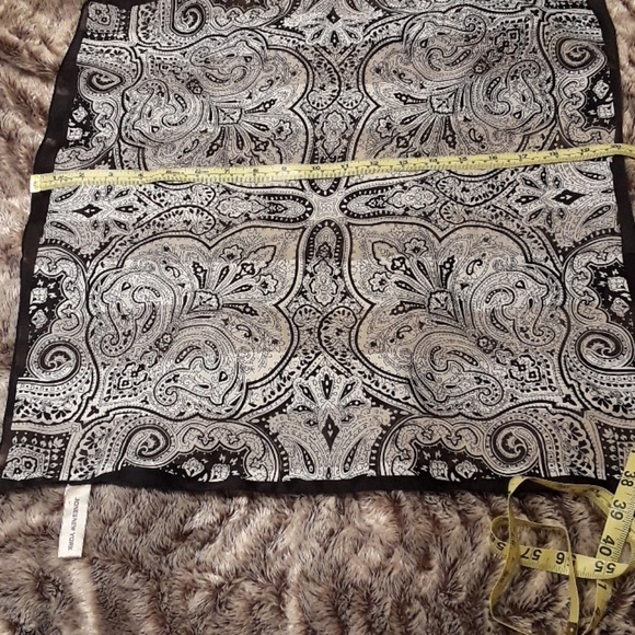 Jones New York Scarf - Picture 3 of 4